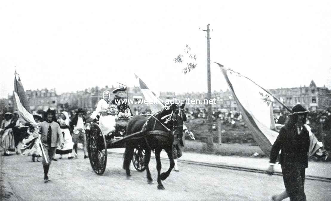 De Nationaal Historische Optocht te 's Gravenhage op 5 September l.l. De bruidstoet van Kloris (de heer G.L. Boer) en Roosje (Mej. P. Amorison)