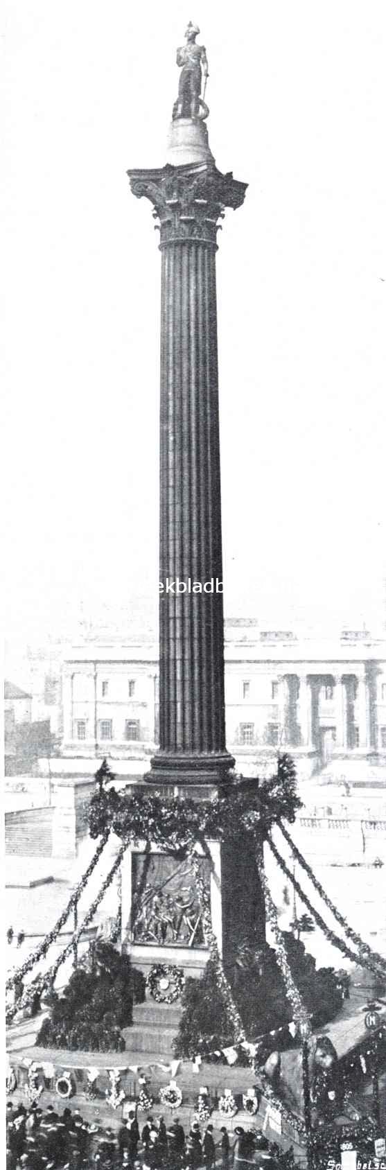 Trafalgar-dag te Londen. De op 31 October, gedenkdag van den slag bij Trafalgar, versierde Nelson zuil