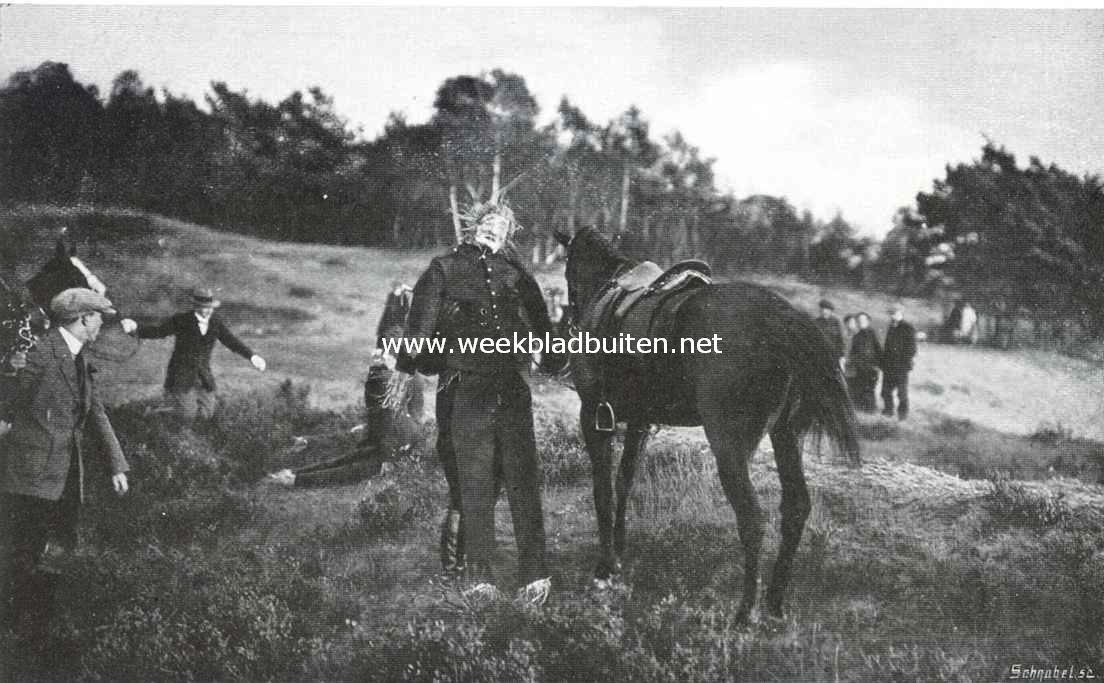 Hippisch feest der Utrechtsche Jachtvereeniging. Het redden van gewonde kameraden