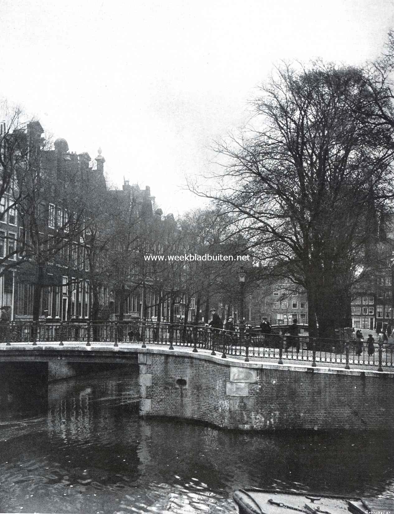 De Leidsche Gracht te Amsterdam. De in vele Amsterdammers sluimerende lusten, om van een mooie gracht een leelijke straat te maken, zijn weer gewekt door het voorstel van het raadslid Ter Haar, om ten behoeve van het verkeer, de hoofdstad te berooven van een zijner mooiste grachten