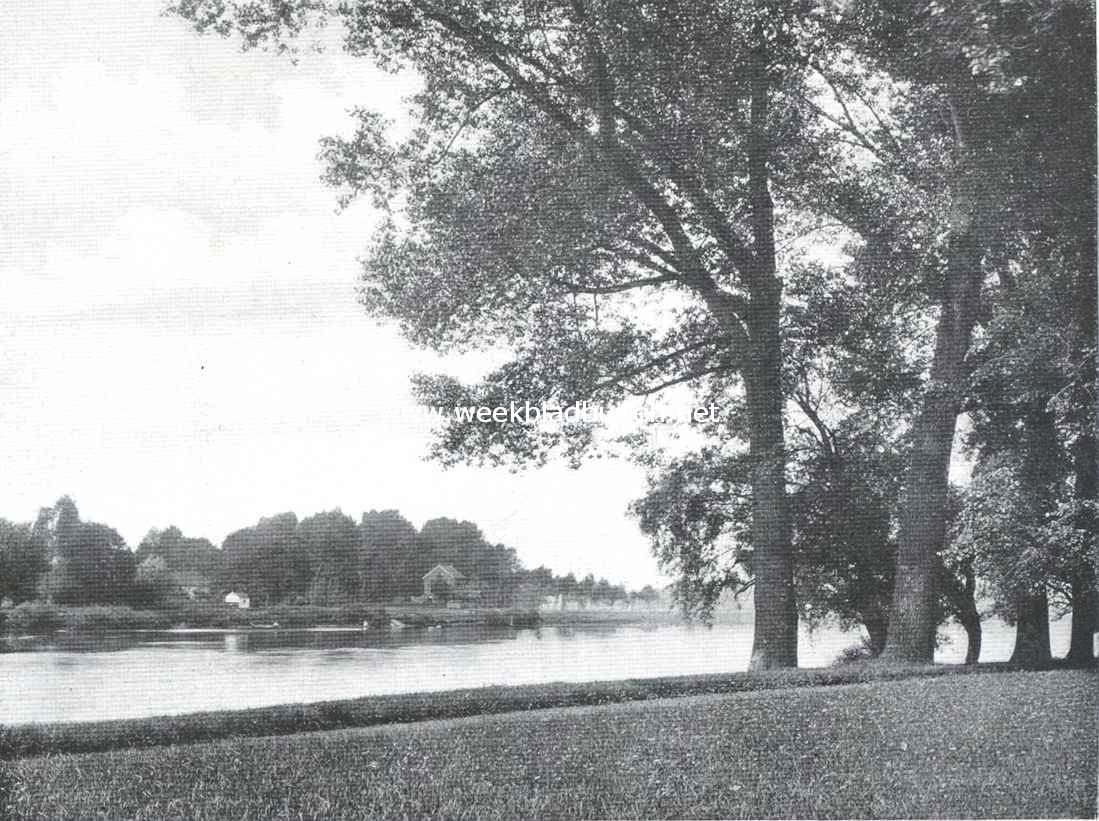 Kasteel Eysden. Gezicht uit den tuin van het kasteel Eysden op de Maas en het Belgische dorpje Lanaye
