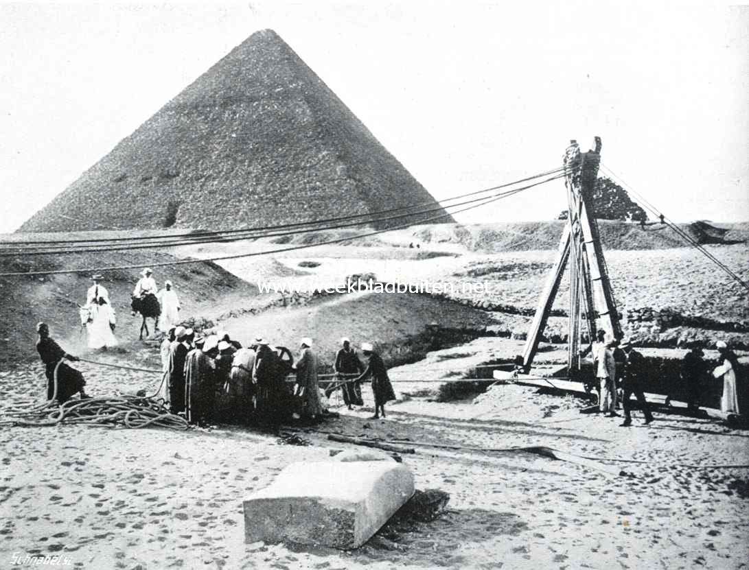 Opgravingen in de nabijheid van de pyramiden, waar professor Reisner een aan de zon gewijde tempel heeft ontdekt