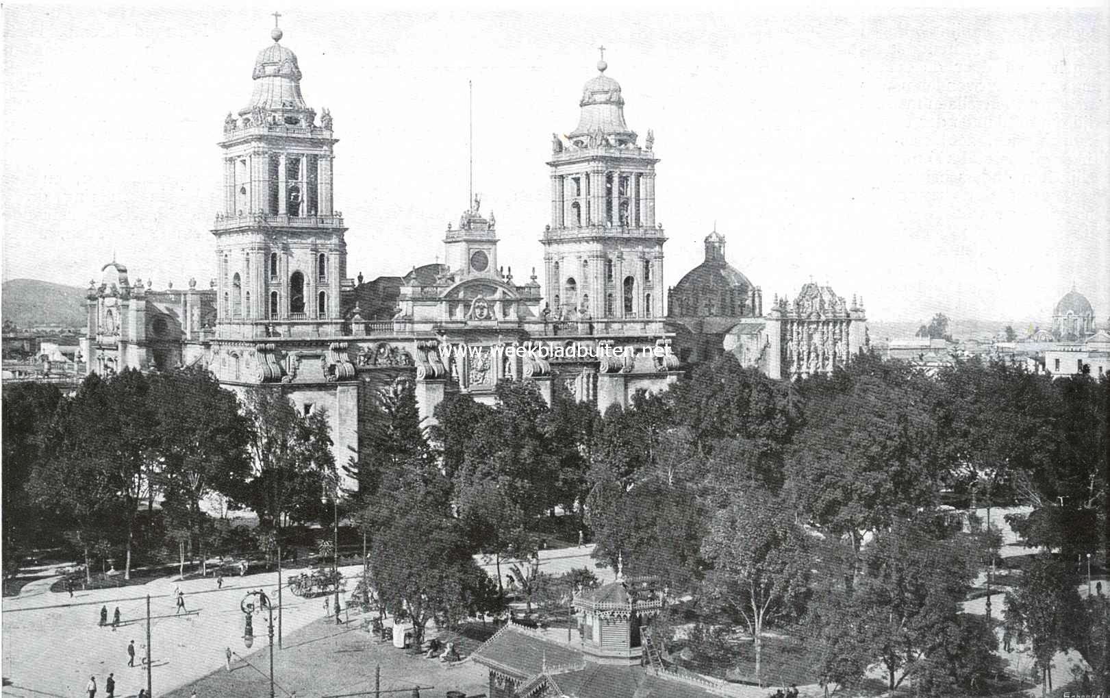 De troebelen in Mexico. Kathedraal  met Plazo Mayor de la Constitucion te Mexico, de hoofdstad van het rijk, waar revolutie maken nog altijd tot de nationale liefhebberijen schijnt te behoren