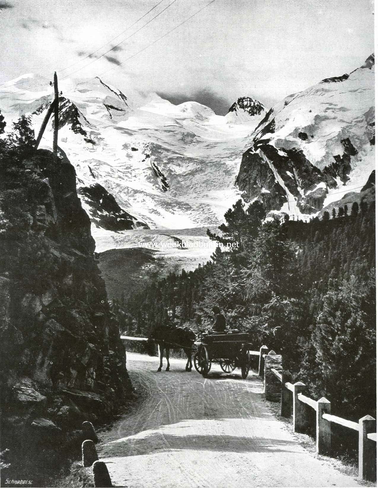 St. Moritz. De Bernina-straatweg met gezicht op de Monteratsch-gletscher