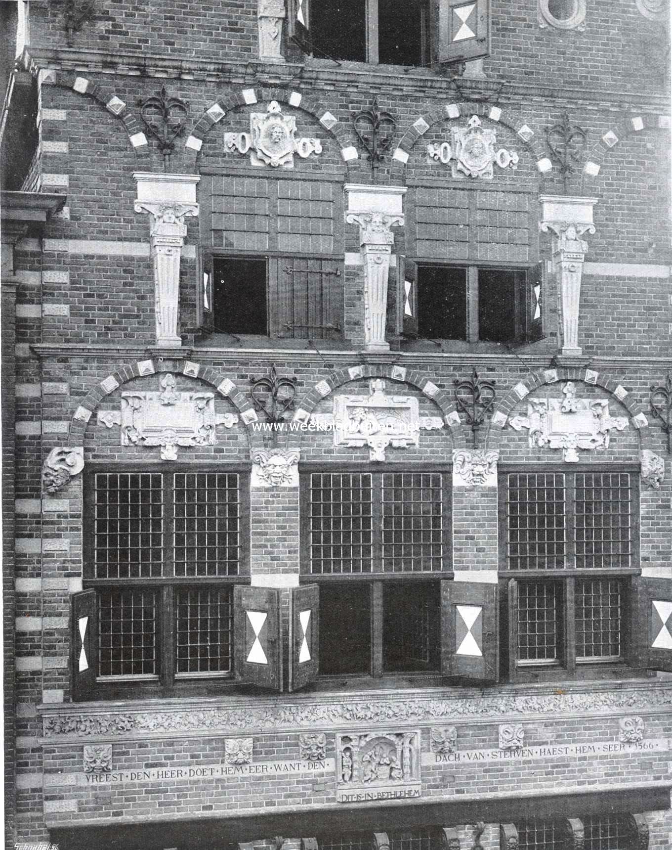 Het Huis Bethlehem te Gorinchem. Dtail van den voorgevel