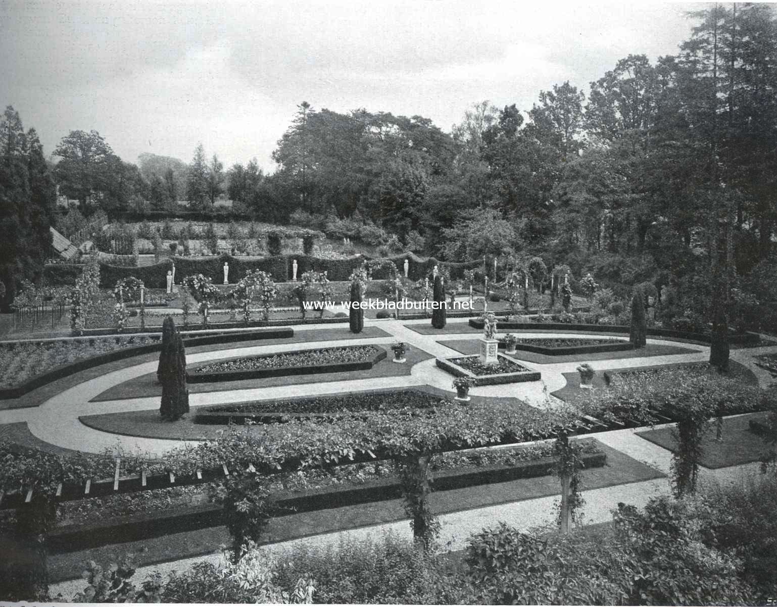 Kasteel Bouvigne. Het Rosarium in den tuin van het kasteel Bouvigne 2