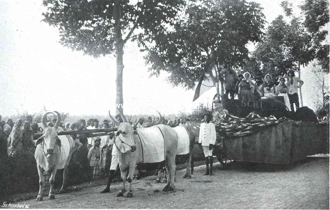 De onafhankelijkheidsfeesten te Medan. Wagen met Scheveningsche visscherspink, wachtende op den Prins van Oranje, die zich eenigszins verlaat had