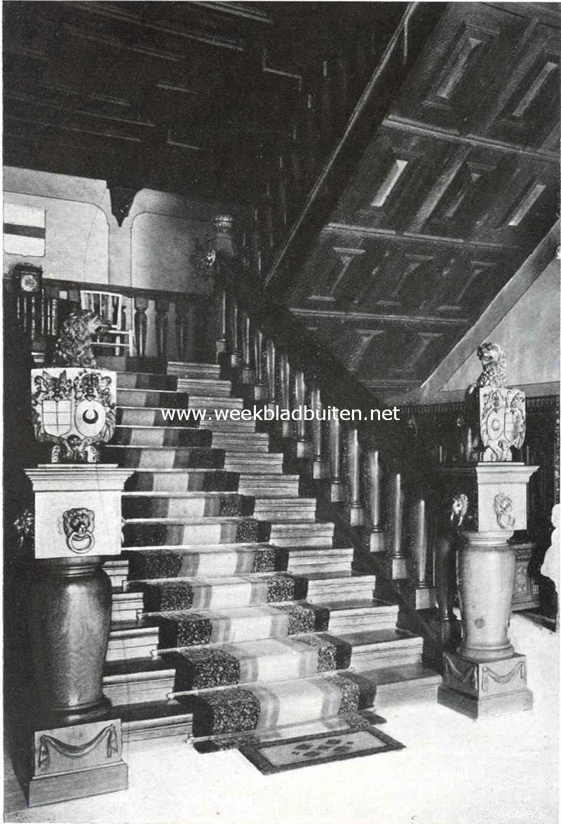 Kasteel Hackfort. Trap in de hal