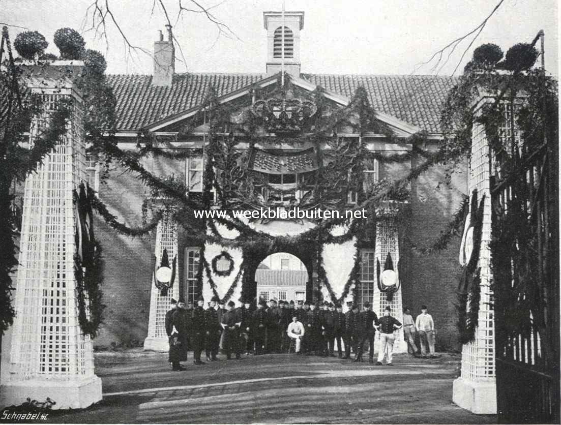 Het honderd-jarig bestaan van het derde regiment huzaren. De versierde kazerne te 's Gravenhage
