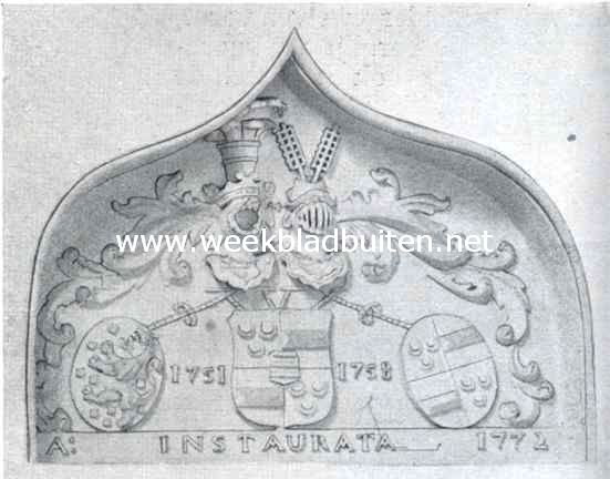 De Wijenburgh. Relief boven een deur in de hal 1