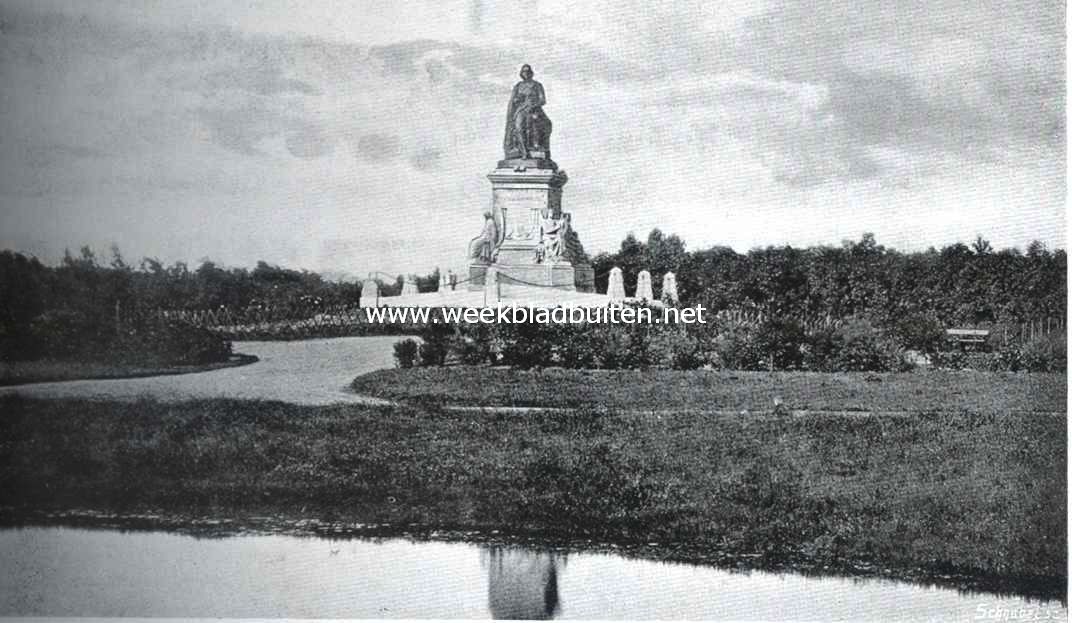 De halve eeuw van het Vondelpark. Vondel's gedenkbeeld, kort na de onthulling in 1867, hoog boven zijn omgeving uitstekend