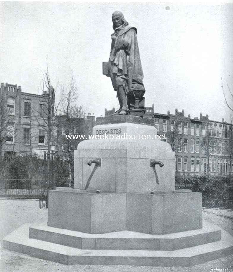 Het standbeeld van den wijsgeer en wiskundige Descartes. Vroeger staande op de binnenplaats van de H.B.S. aan het Bleyenburg te 's Gravenhage, thans geplaats op het Newtonplein aldaar, waar het l.l. Vrijdag is onthuld