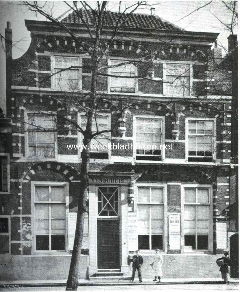Sloopend herboren Nederland VI. De kleinere steden en het platteland van Zuid-Holland. Het Venduhuis te Delft, gesloopt in 1910. Naar een foto van het Rijksbureau voor monumenten te 's-Gravenhage