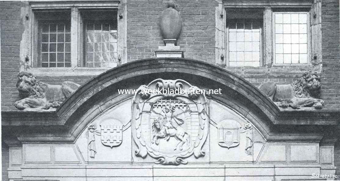 Het beeldwerk in het fries boven den doorgang van de Gorcumsche Waterpoort