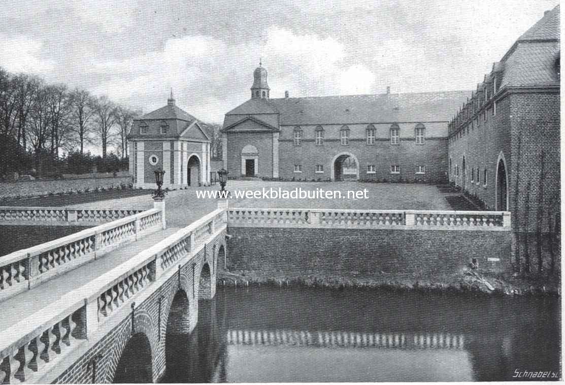 Het kasteel Hillenrade te Swalmen. Het poortgebouw en de bijgebouwen van kasteel Hillenrade. Op den voorgrond de brug naar het kasteel