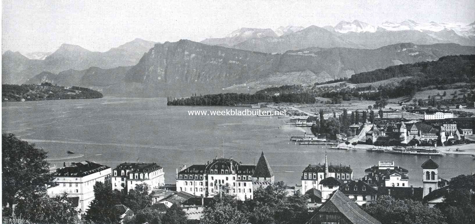 Luzern. Gezicht van den Musegg op Luzern en het Vierwaldsttter meer. De begroeide berg in het midden is de Brgenstock, daarvoor het schiereilandje 