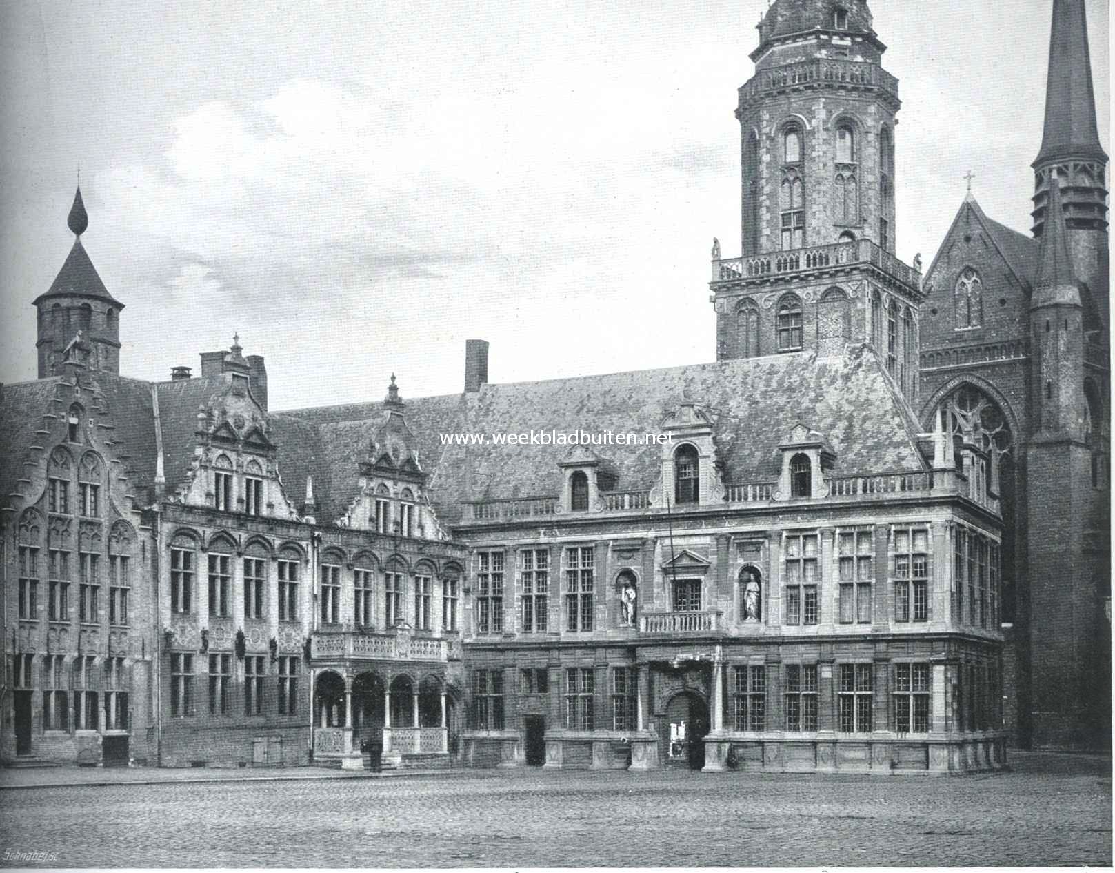 Veurne. Het Stadhuis en het oude Landhuis, thans gerechtshof