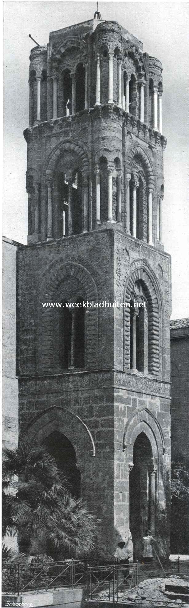 Palermo. De klokkentoren van de 