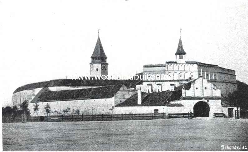 Galici. Versterkte kerk in Dynow, in de nabijheid van het reeds door de Russen belegerde Przemysl