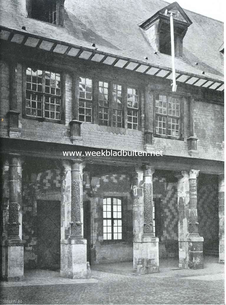 Troyes. Zuidzijde van de binnenplaats van hotel de Mauroy