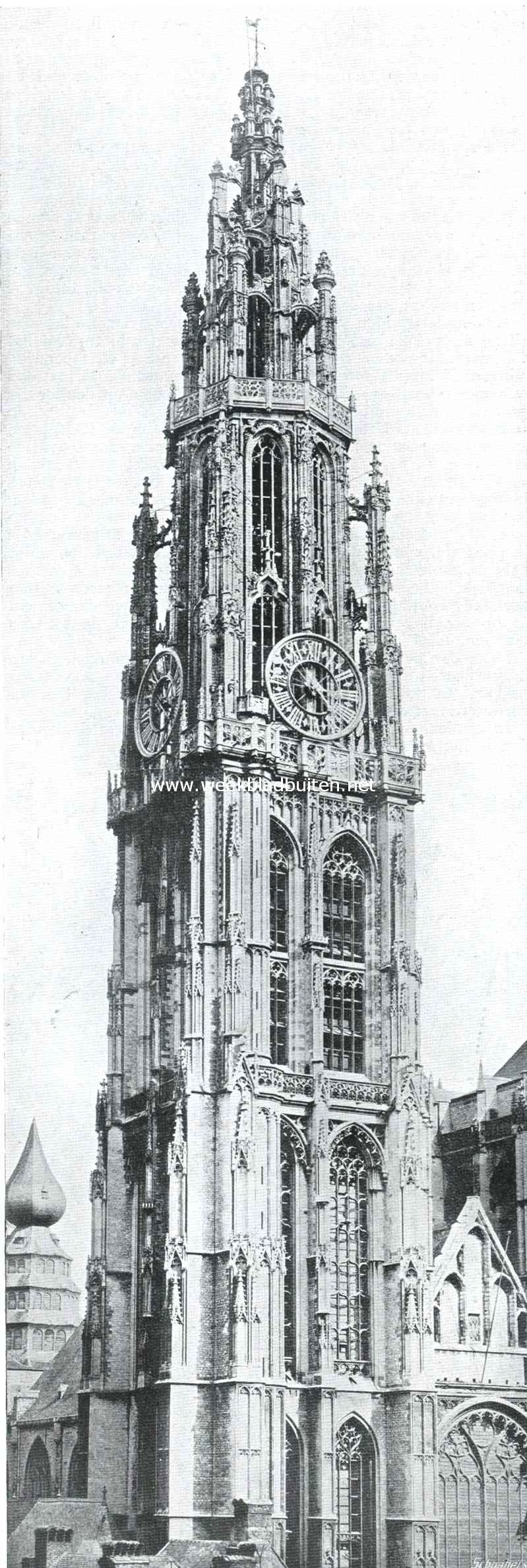 De toren der O.L. Vrouwekerk te Antwerpen, een der bij de belegering en beschieting der stad meest bedreigde fraaie monumenten