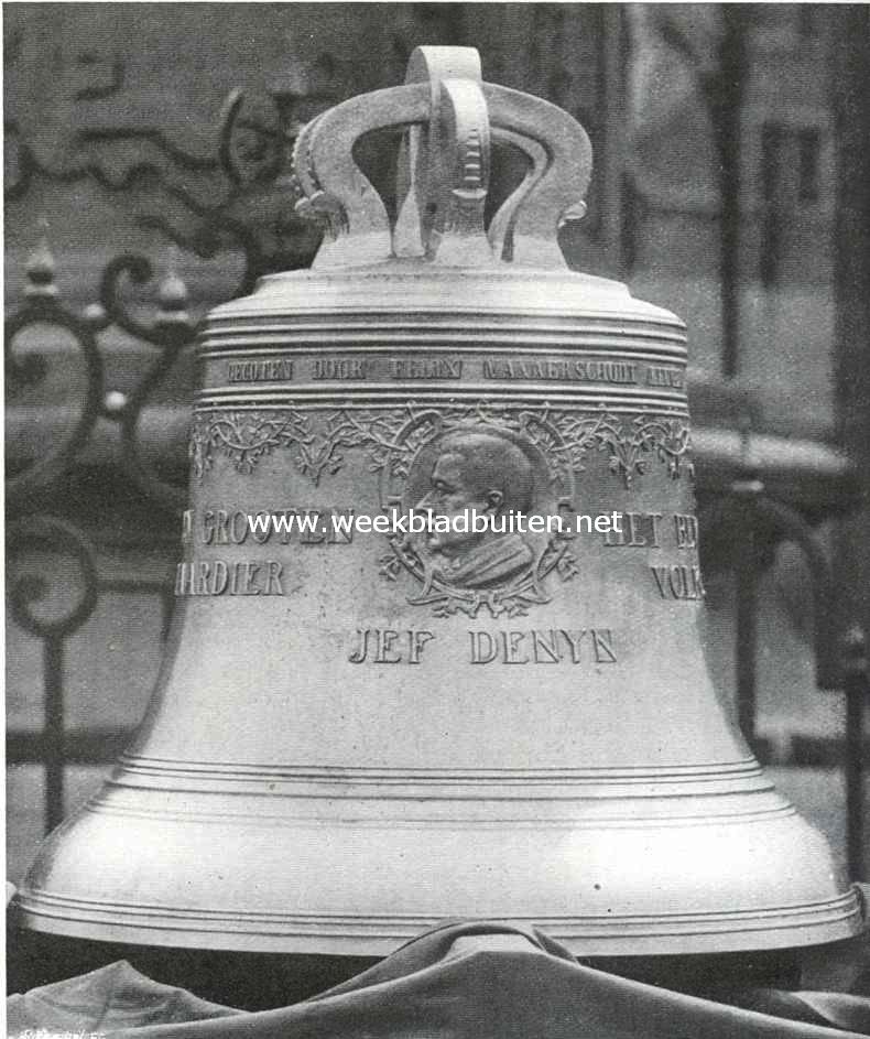 Mechelen. De Herinneringsklok, bij zijn zilveren jubelfeest in 1912 Jef Denijn aangeboden en in den St. Romboutstoren gehangen ter vervanging van een der minder welluidende oude klokken