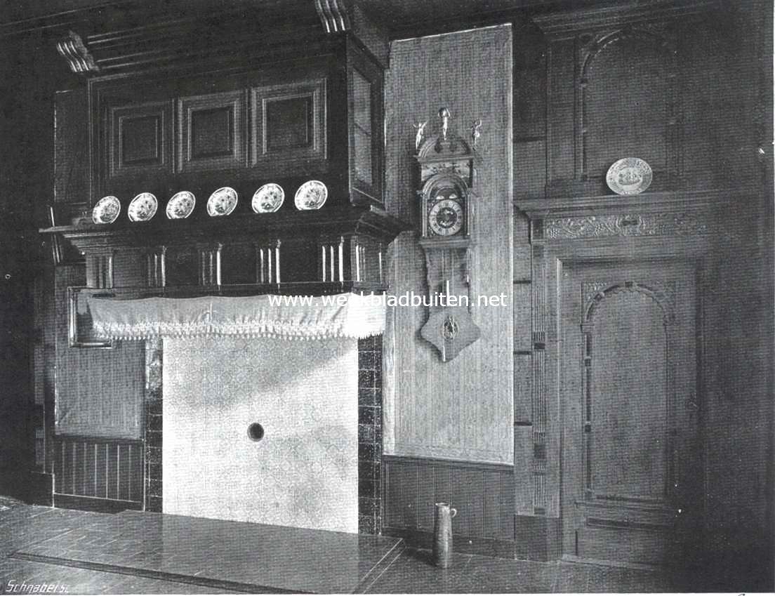 Het Spyker en het Huis te Brakel. Oude eikenhouten schouw en deur met snijwerk