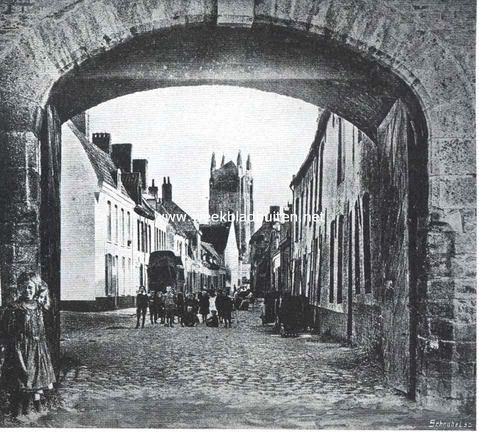 Een merkwaardige landstreek tusschen Yperen en Calais. De Kaaipoort en Kaaistraat te St. Winocksbergen (Bergues), op den achtergrond de toren der St. Maartenskerk
