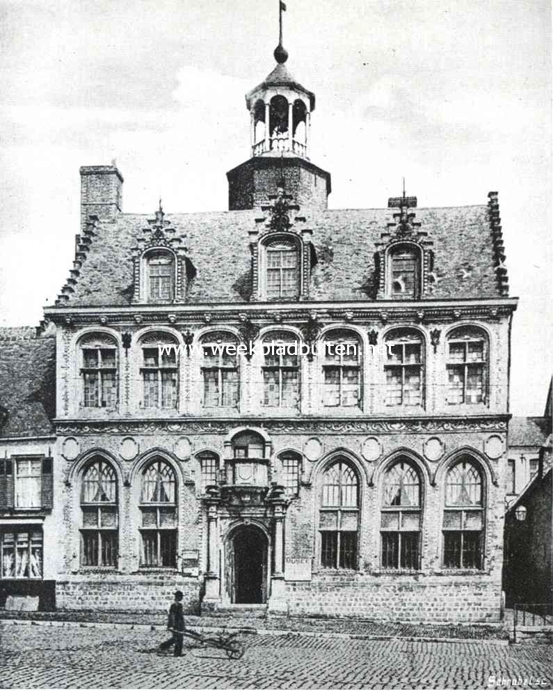 Een merkwaardige landstreek tusschen Yperen en Calais. Het oude stadhuis te Cassel, thans museum van oudheden
