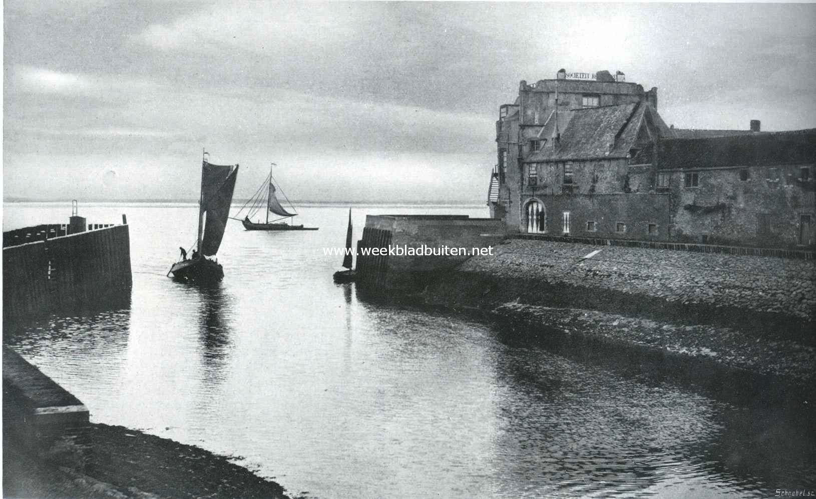 Veere. Ingang van de haven met (rechts) den Kampveerschen toren