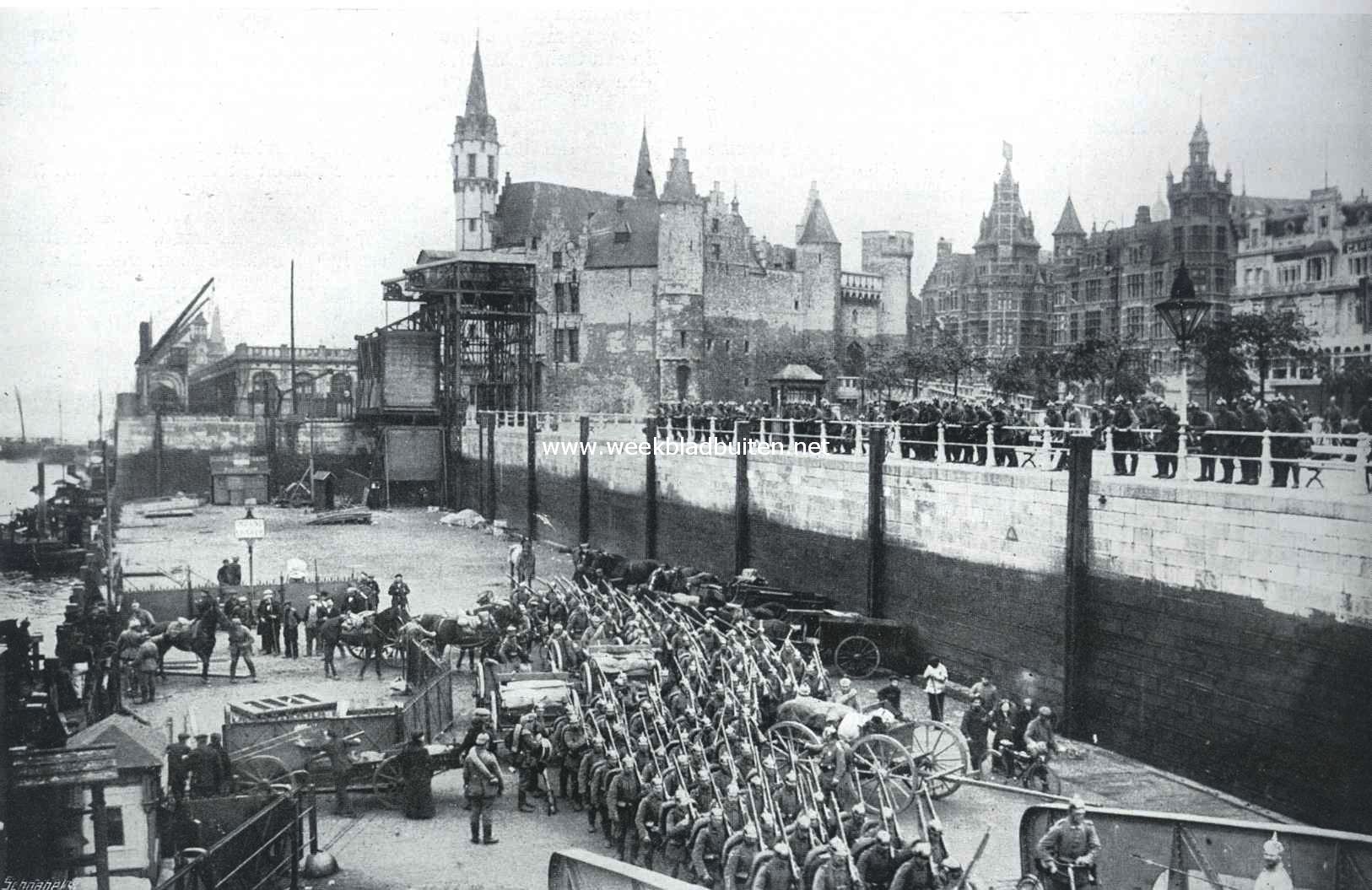 De aankomst van nieuwe Duitsche troepen aan de Van Dijck-kade bij de Suiker-Rui te Antwerpen. Op den achtergrond 