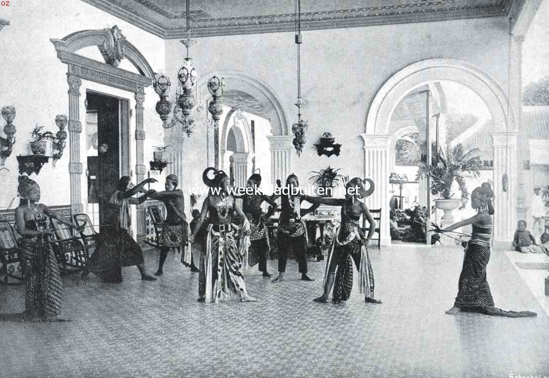 Danspartij in den kraton van den sultan van Solo (Java)