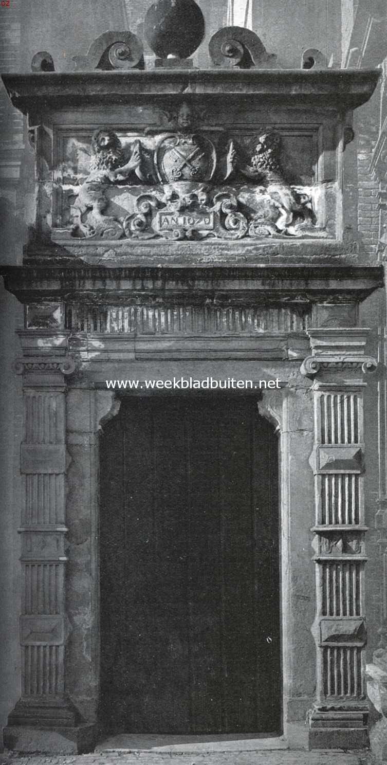Het raadhuis te Leiden. Poortje van 1670 aan de Vischmarkt, dat de doorgang onder den toren afsluit