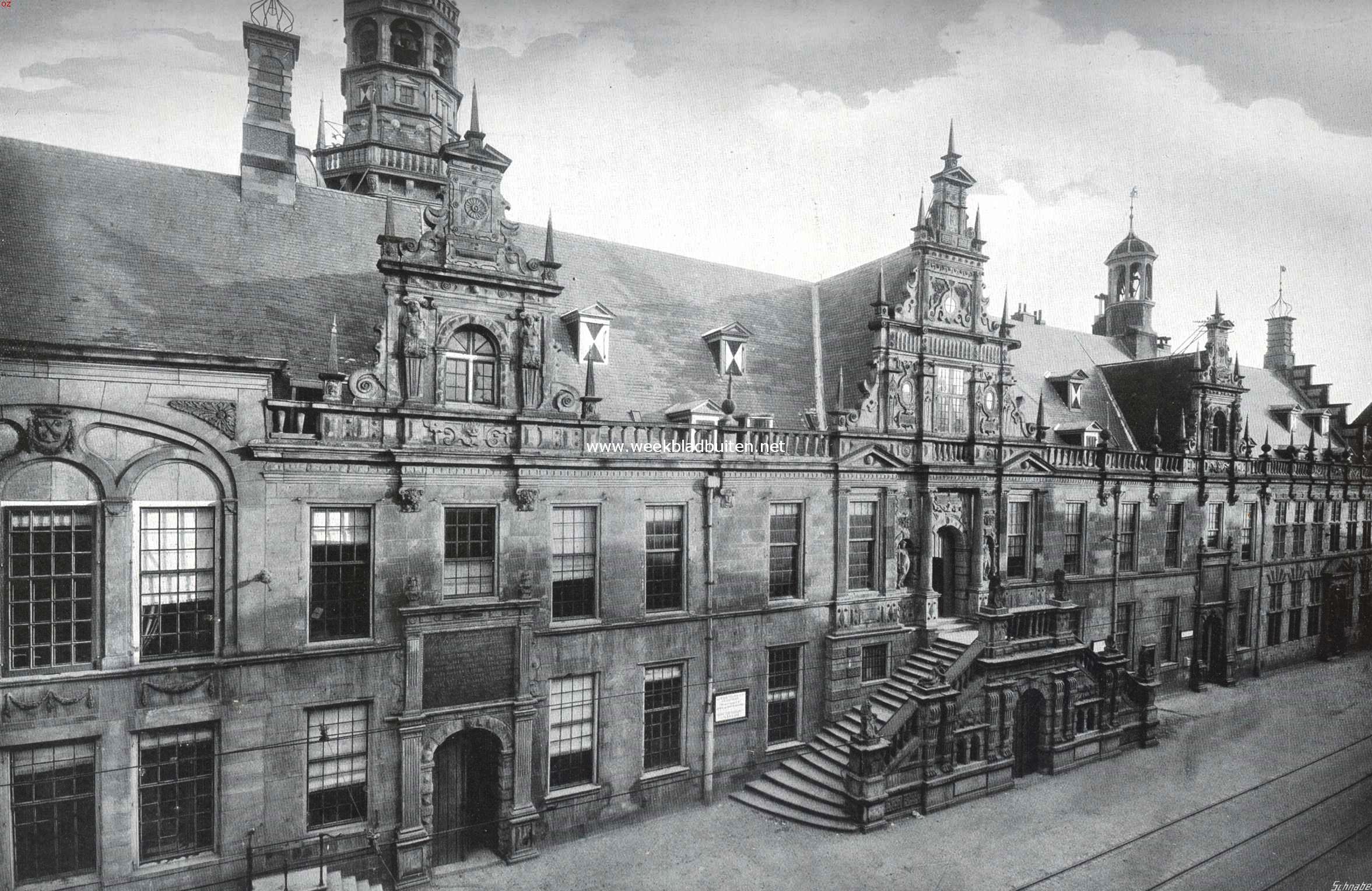 Het raadhuis te Leiden. Voorgevel aan de Breestraat