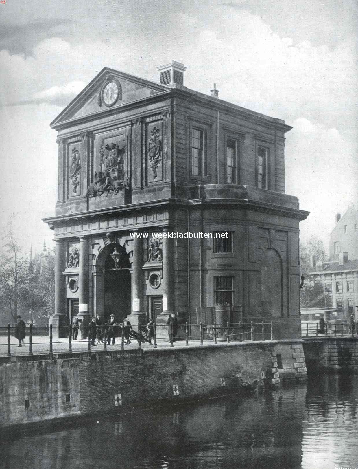 De Delftsche Poort te Rotterdam, aan de zijde van het Haagsche Veer