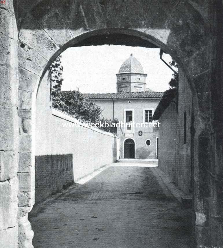 Pisa, de starende. Straatje in Pisa