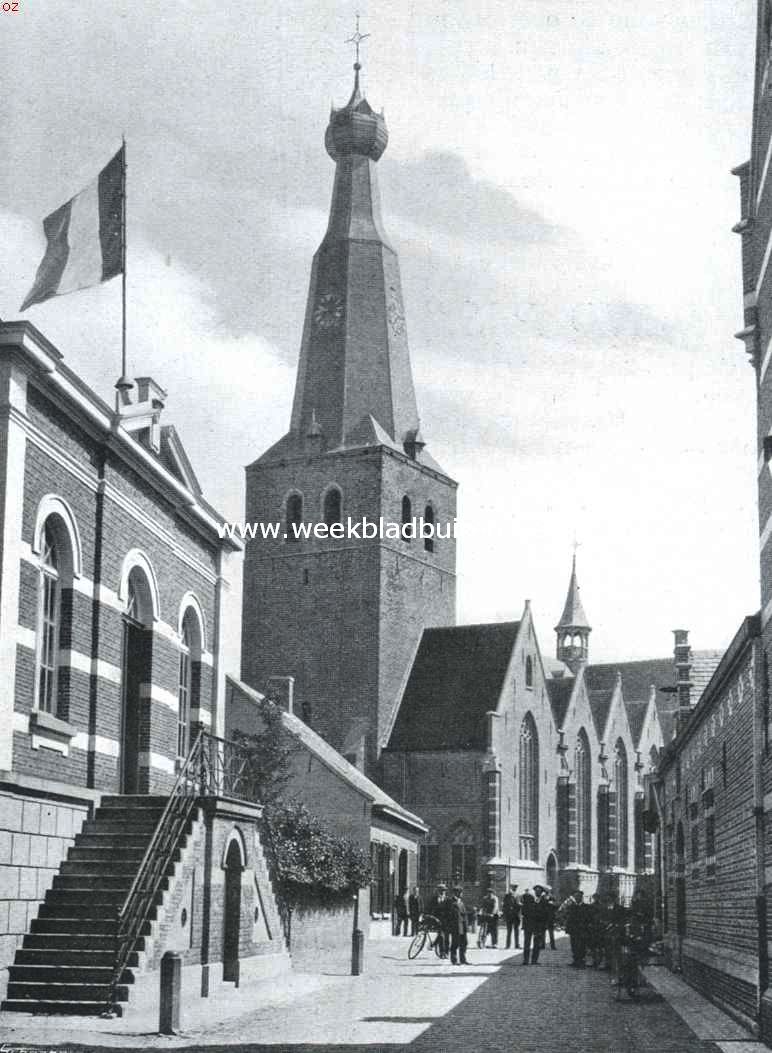 Een stukje onbezet Belgisch grondgebied. De hoofdstraat van het in Hollandsch-Brabant gelegen Belgische dorp Baarle-Hertog, links het gemeentehuis met de Belgische driekleur