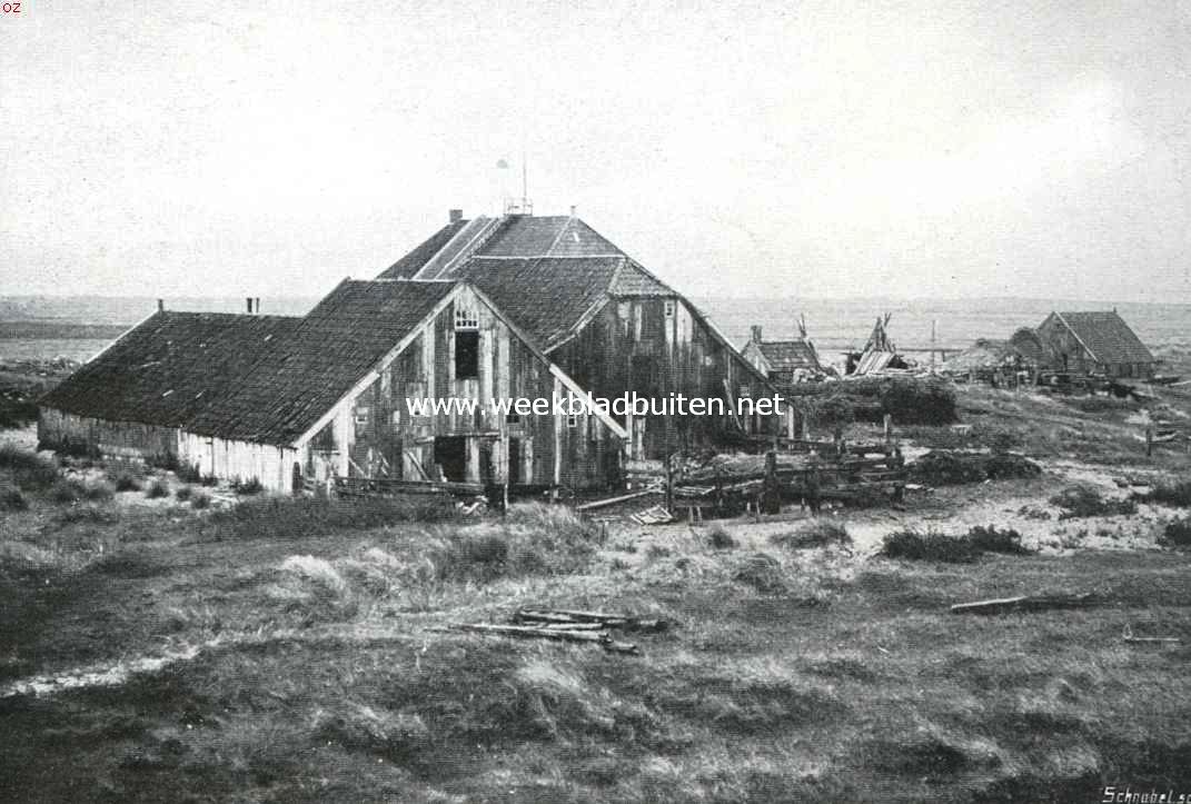 Bij den Nederlandschen Robinson. Woning van den strandvoogd met bijgebouwen