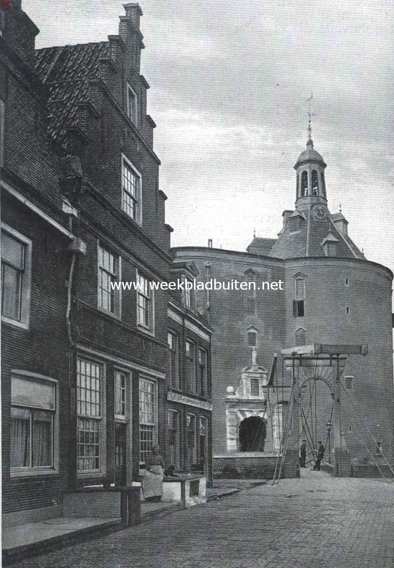 De gerestaureerde Drommedaris te Enkhuizen. Gezien van het Zuiderspui