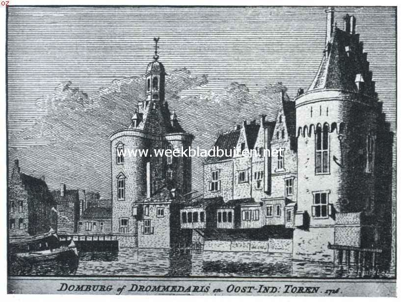 De gerestaureerde Drommedaris te Enkhuizen. De Drommedaris en (rechts)  de in 1829 afgebroken Engelsche- of Oost-Indische toren