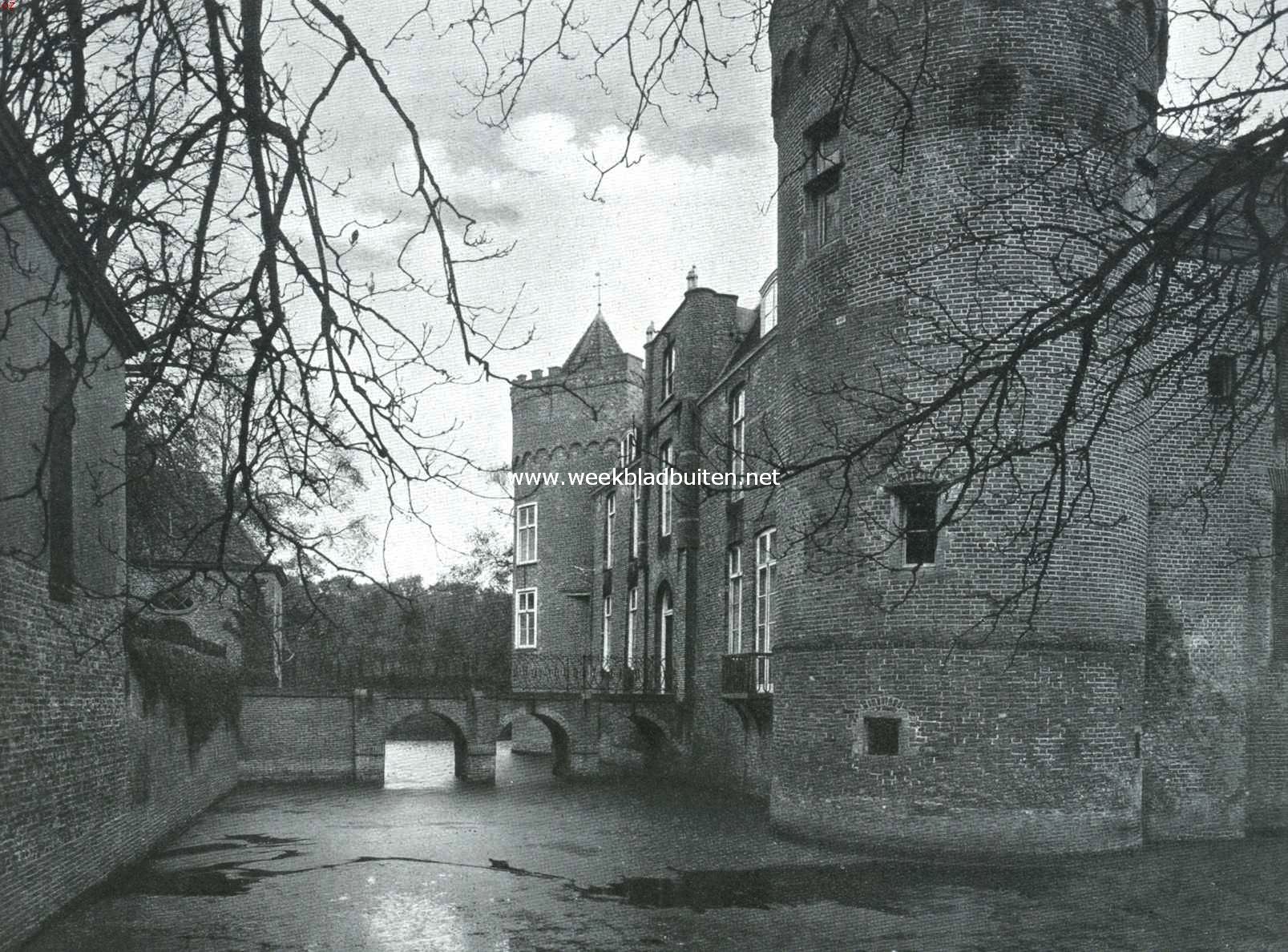 Walchersche kasteelen en buitenplaatsen. Kasteel Westhove. Voorgevel met brug, van ter zijde gezien