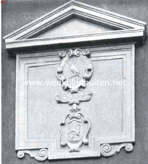 Haagsche hofjes. Steen boven de poort van de regentenzaal van het Heilige Geesthofje