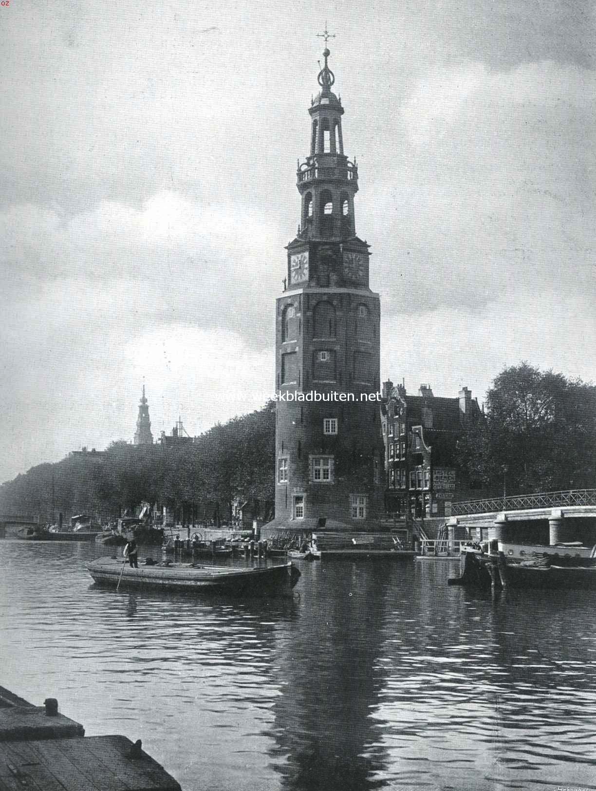 Amsterdamsche torens. De Montelbaanstoren aan de Oude Schans. In 't verschiet de toren den Zuiderkerk