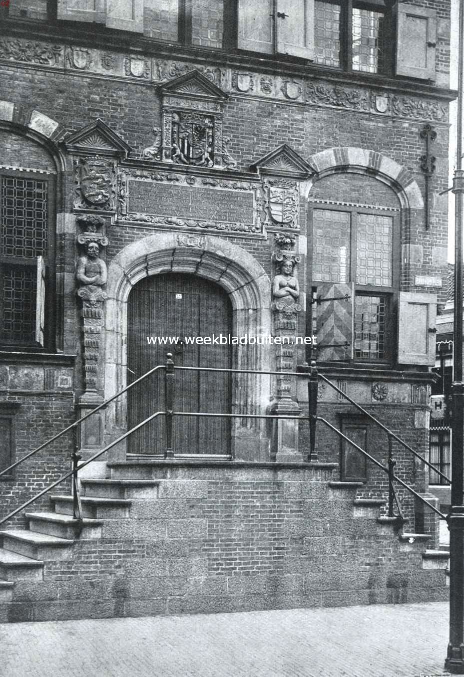 Franeker. Hoofdingang van het stadhuis