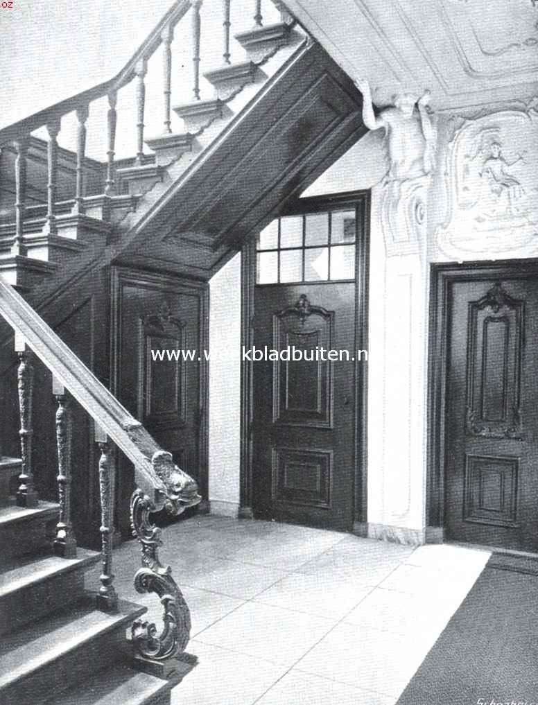 Franeker. Benedenportaal en trap in het stadhuis