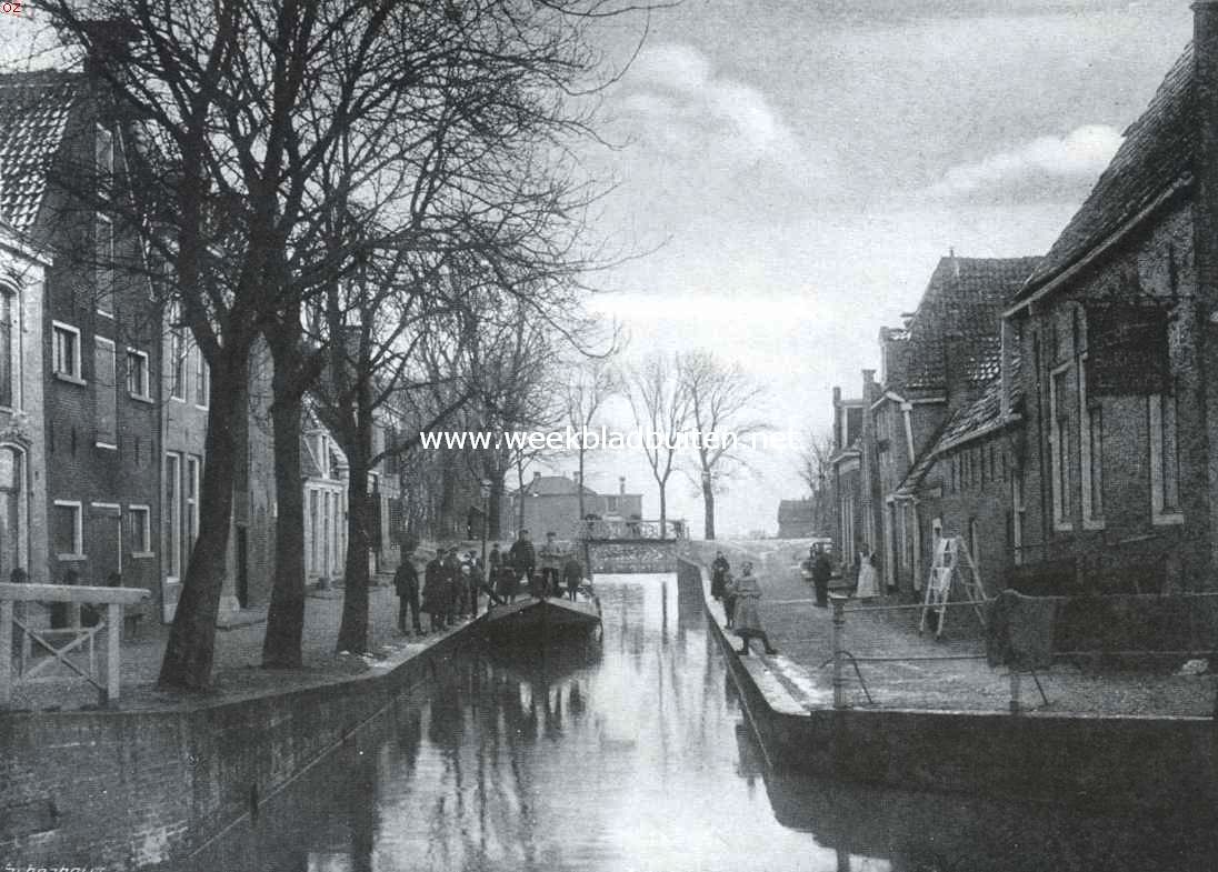 Franeker. Het in den winter 1914-'15 ter werkverschaffing gedempte grachtje. Welk vandalisme voor dzen winter op 't werkverschaffingsprogramma van Franekers vroede vaderen staat, is ons nog niet bekend