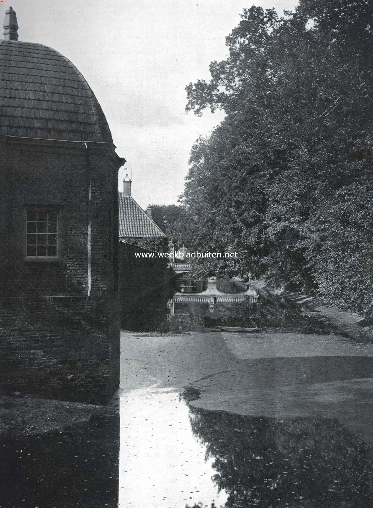 De buitengracht aan de voorzijde van het Huis Eerde