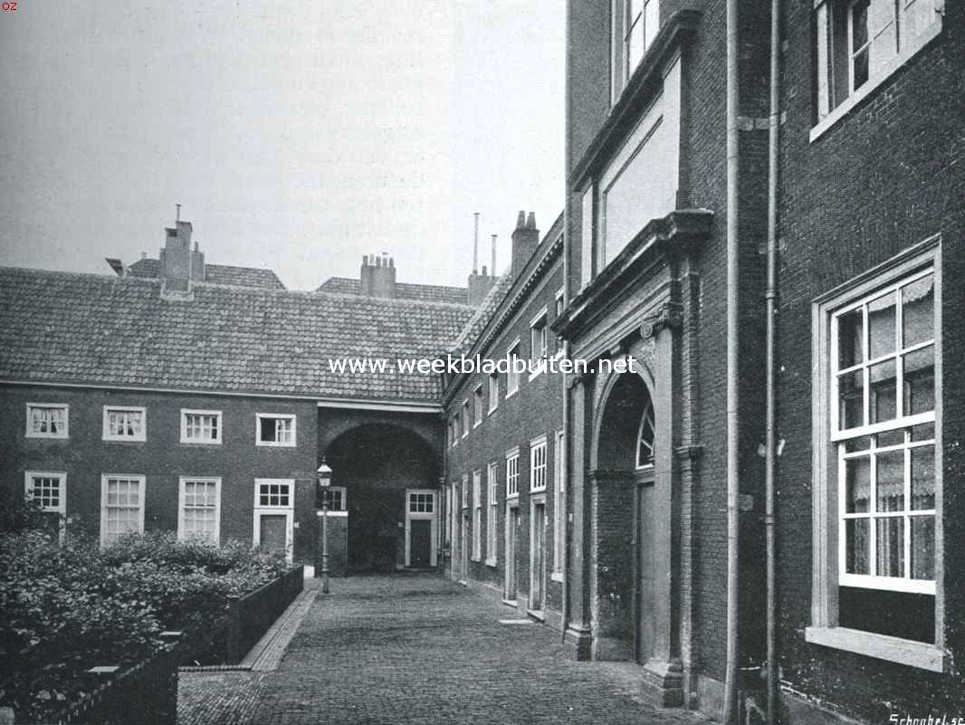 Haagsche hofjes. Het Hofje van Nieuwkoop. Hoek rechts van de voorpoort