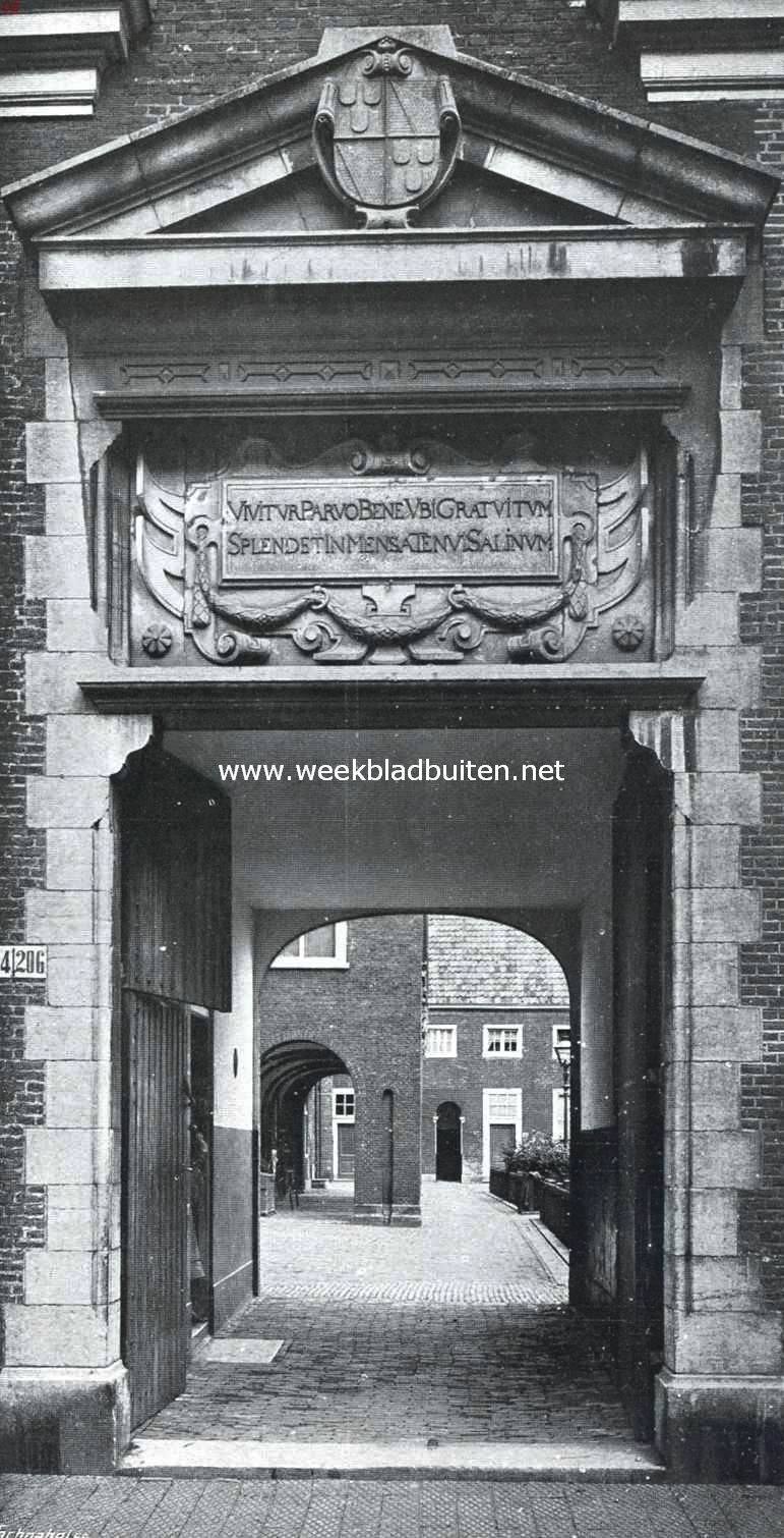 Haagsche Hofjes. Het Hofje van Nieuwkoop. Doorkijkje door de zijpoort (de gewone ingang)