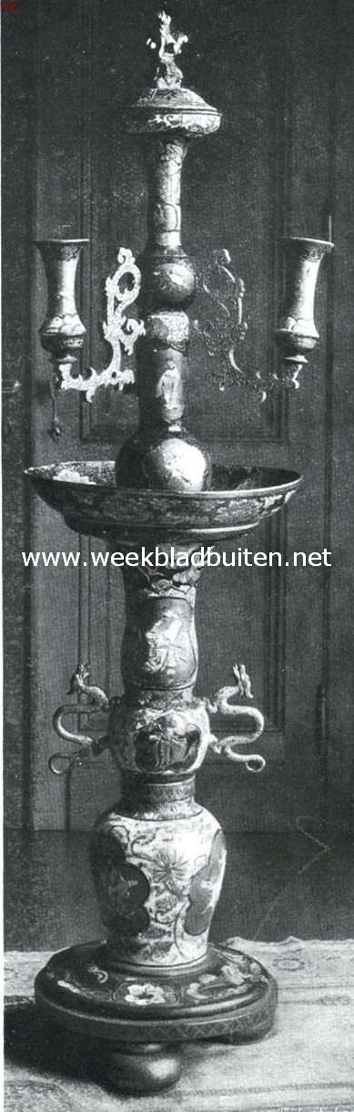 Het kasteel Chaloen. Japansche vaas